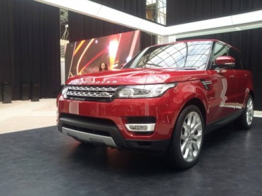 Range Rover Sport, prezentat în România. Preţ minim fără TVA: 50.900 euro